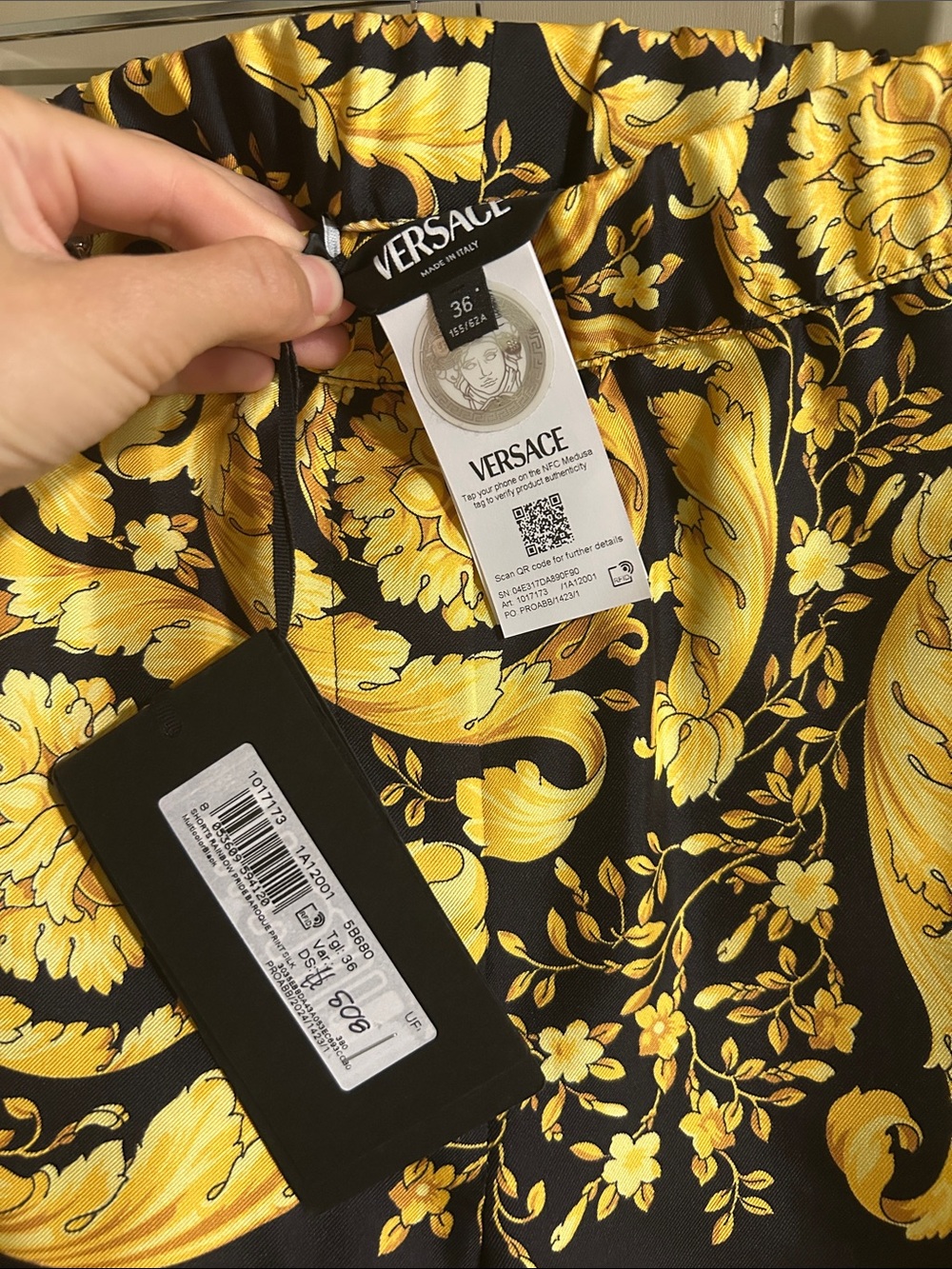 Versace Silk Shorts XS - Picture 3 of 4